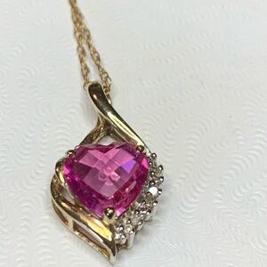 10kt Gold Pink Ruby and Diamond chip Heart Pendant Necklace! Beautiful necklace!